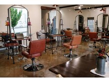 ヘアラウンジ アンリオ(hair lounge an rio)の雰囲気（アットホームで落ち着く店内［那覇/髪質改善/縮毛矯正］）