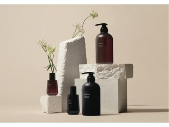 イゾラ(ISOLA)の写真/根本からふんわりボリューム&ハリコシ感がUP♪大人女性におすすめのヘッドスパ★”LADULLA”で理想の髪へ◎