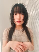 シラフ(SHIRAF)&nbsp;ストレートラインの暗髪ロングレイヤー