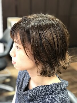 アーティスト サロン ショウ(artist salon SHOW) 外ハネ×切りっぱなしボブ 透明感カラー