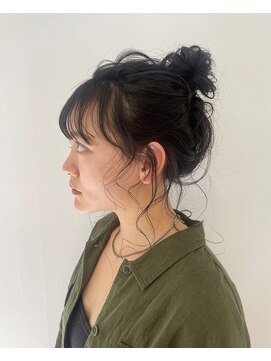 コキリ(kokiri) 【ayari】黒髪でもゆるっと可愛いお団子アレンジ