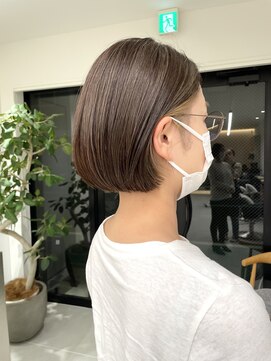 グラフ 蔵前(GRAFF) 切りっぱなしボブ白髪ぼかしハイライトインナーカラーミニボブ