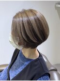 白髪ぼかしコントラストハイライトボブ