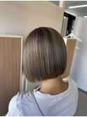ぱつっとボブ_ハイライト_グレージュ