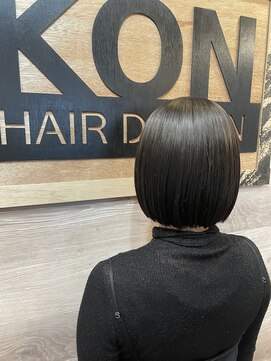 コン(KON) ミニボブ/シアーグレージュ/暗めカラー