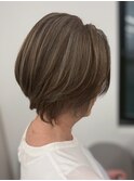 白髪ぼかしハイライト/ショートボブ ヘーゼルグレージュ