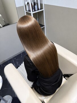 ウル プラス シア(ulu + sia) 楽に綺麗を叶える髪質改善ストレート【髪質改善】
