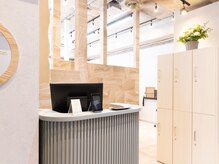 エニル 越谷店(enil)の雰囲気(鍵付きロッカー完備の受付*)