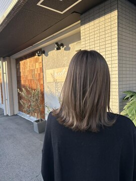 ウルヘアー(ULU hair) ミディアムレイヤー×ミルクティーベージュ