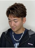 フェザーショート刈り上げツーブロックかき上げパートスタイル