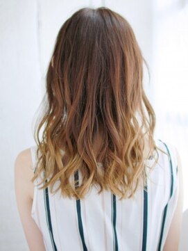 ヘアメイク ナル(hair make nalu) グラデーションカラーのウェービーカール