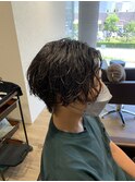 刈り上げセンターパートリバースセンターパートニュアンスパーマ