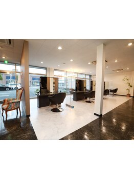 大人女性に嬉しい上質な空間と技術で、贅沢なひと時を―。あなただけの"スタイル"を創り上げます。