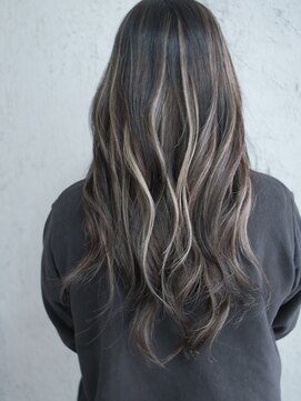 マリアナ(Mariana) ハイライトショートヘアレイヤーカットダブルカラー