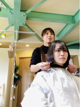 ウッタヘアー(utta hair)の写真/リラックスして頂けるよう、ゆったり過ごしたり会話を楽しんだり好きな空間でお楽しみ下さい。