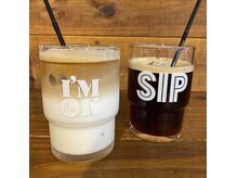ハングアウト (HANGOUT)の雰囲気（待ち時間にお好きなお飲み物でゆっくりお過ごしください。）