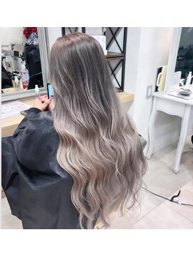 キャパ(CAPA) バレイヤージュ×ホワイトグレージュ(茅ヶ崎/20代/韓国ヘア)