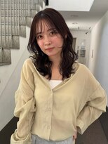 トリッカ シブヤ(TRICCA SHIBUYA)&nbsp;くびれパーマミディ/韓国風ウェーブヘア/透明感カラー