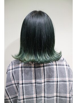 サロンドミルク 原宿(salon de MiLK) ダークグリーンベースに毛先ライトグリーンのグラデーション