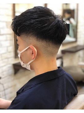 カリーナ(Carina) 〈キシタクヘアー〉スキンフェード