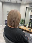 切りっぱなしボブ×ベージュ