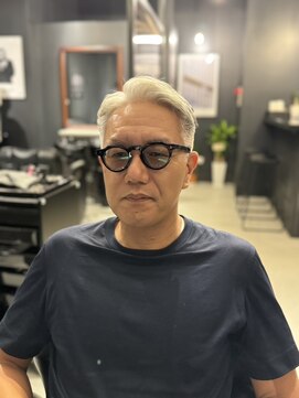 ザマンリバレッジニューヨーク(THE MAN LeverageNewYork) 大人海外七三サイドパートフェード：尾上　雄輝