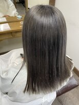 ガルボ ヘアー(garbo hair)&nbsp;ハイトーン ケアブリーチ グレーベージュ 10代 20代