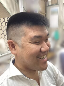 理容 マキノ フェードカット