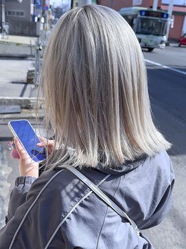 ブレイズヘアー(BLAZEhair) 【透明感ハイトーン】ホワイトシルバー×ブリーチ３回