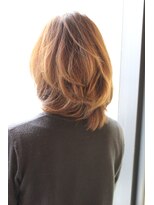 30代40代50代大人可愛いミディアムレイヤー　ひし形シルエット