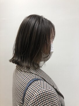 ネイヴィル(navile) オリーブグレージュ×外ハネボブ