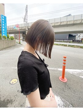 ムジーク(Musiiik) カジュアルなミニボブとシアーカラー