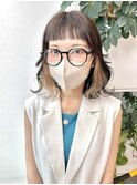 オン眉、メガネ、インナーベージュ