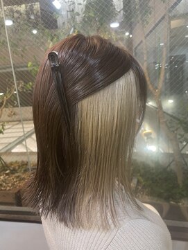 イリ 心斎橋(ili) インナーカラー/アッシュベージュ