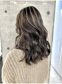 コントラストをつけたハイライトカラー/白髪ぼかしのハイライト