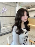 今っぽいウェーブヘア 透明感たっぷりグレージュ
