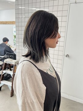 カルテ(QUARTE) ミディアムウルフ　レイヤーミディ　くびれミディ