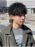 波巻きスパイラルパーマメンズマッシュセンターパート刈り上げ