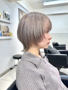 ヴェイン 渋谷(vain) ハイトーンカラーレイヤーショートウルフホワイトグレージュ