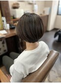 ショートボブでエレガント×白髪ぼかしハイライト