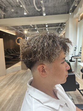 ルースト 渋谷店(ROOST) [大人の色気]ブラウン金メッシュ×パーマ