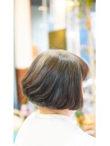 ネス(NESS)&nbsp;オリーブグリーンのハイライトの入ったボブ63