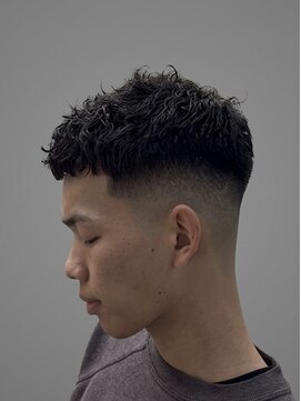 シンディ(Shindy) 波打ちパーマ×クロップ