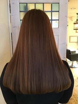 エヴァーグリーン(ever green)の写真/湿度に負けない艶髪まとまりで柔らかヘアを実現☆髪質改善ストレートで指通りなめらかに♪