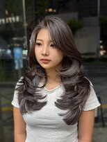 エッセンザ 梅田(ESSENZA) 海外レイヤー 黒髪 バタフライカット