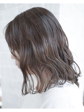 スコレー(schole.) くせ毛をメリットに ナチュラルウェーブスタイル