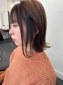 シア(sia) ダークフェイスフレーミングカラー/外ハネボブ