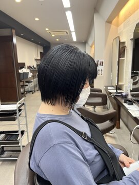 リリ(Liri material care salon by JAPAN) 艶感のあるボブデザイン