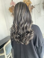 マリアナ(Mariana)&nbsp;ハイライトショートヘアレイヤーカットダブルカラー