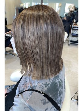 アメイジングヘアー 美沢店(AMAZING HAIR) 白髪ぼかしハイライト/外ハネ/切りっぱなしボブ/透明感